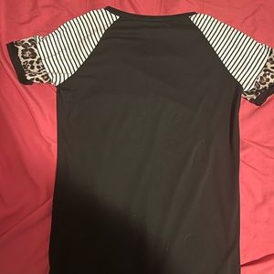 Black white and printed short sleeve shirt